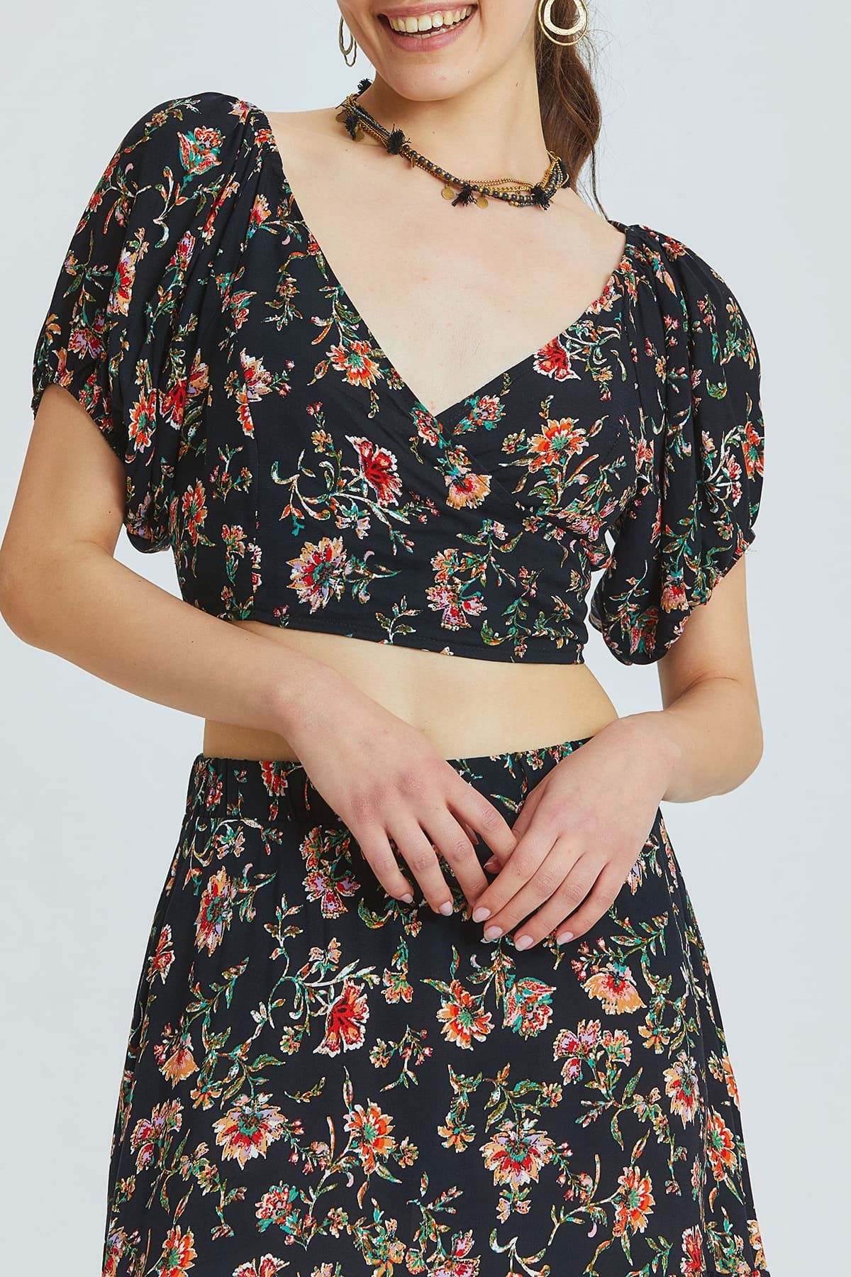Önden Bağlamalı Crop Bluz Siyah