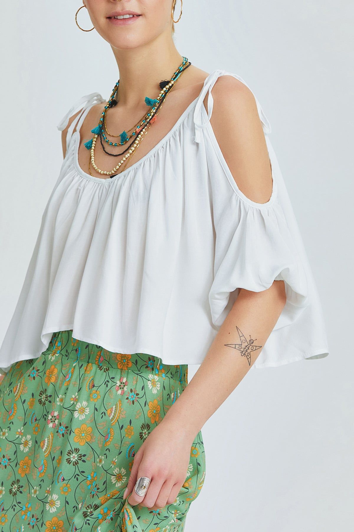 Omuzları Bağcıklı Düz Crop Top Beyaz