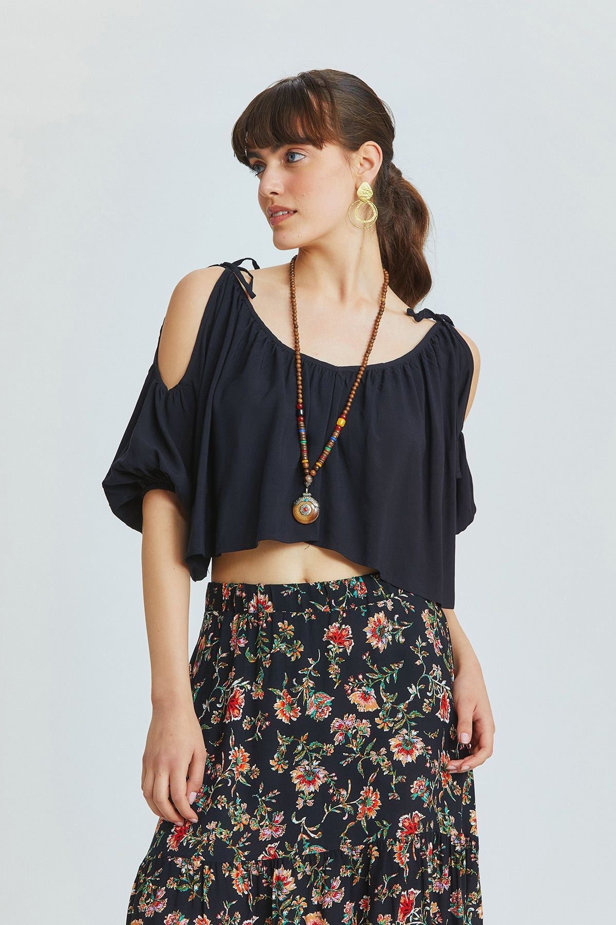 Omuzları Bağcıklı Düz Crop Top Siyah