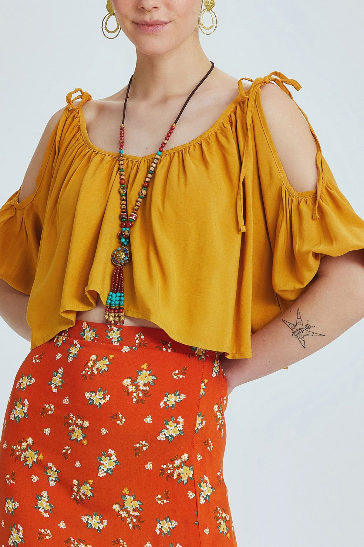 Omuzları Bağcıklı Düz Crop Top Sarı