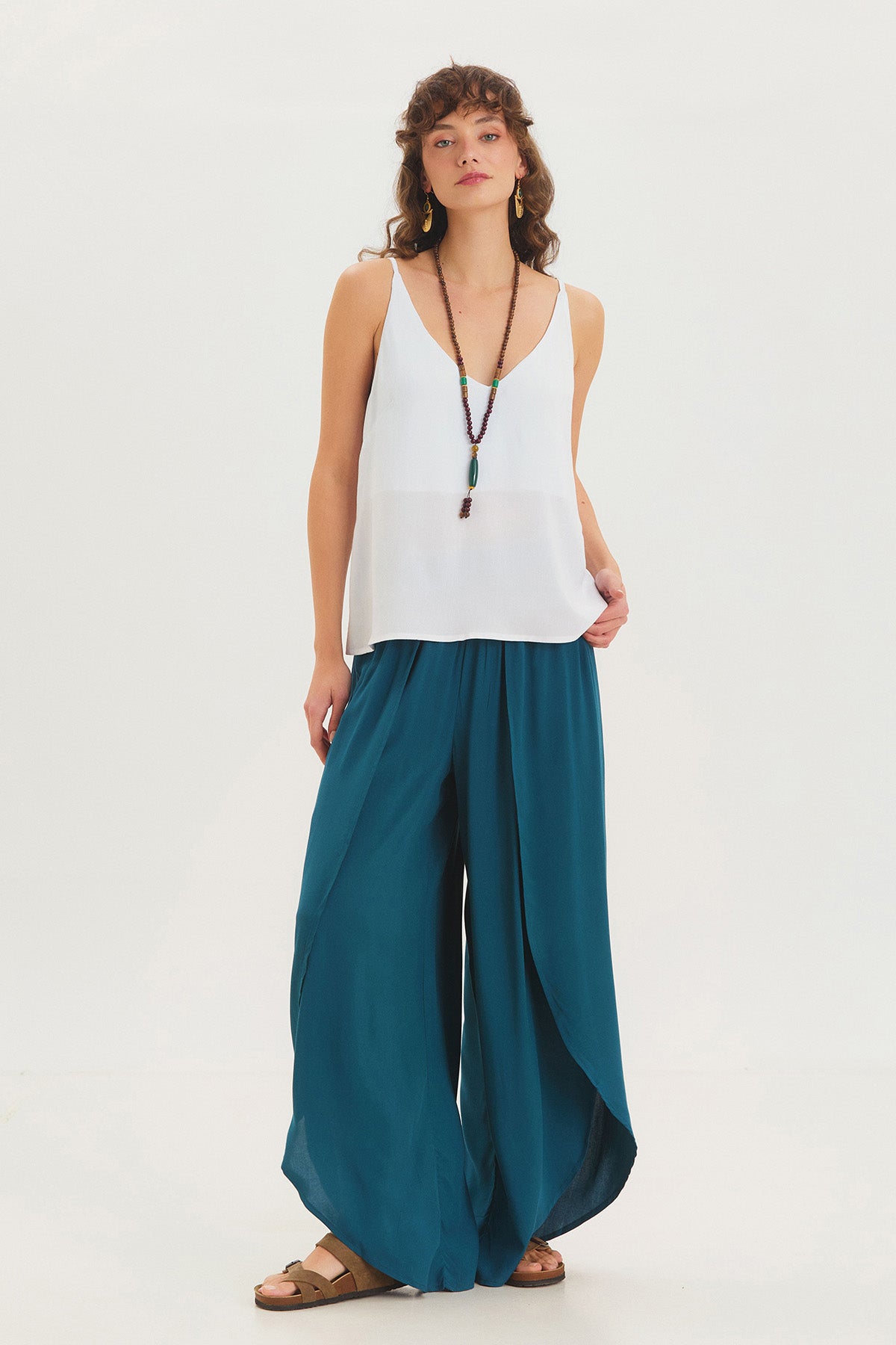 V Yaka Minimal Askılı Bluz Beyaz