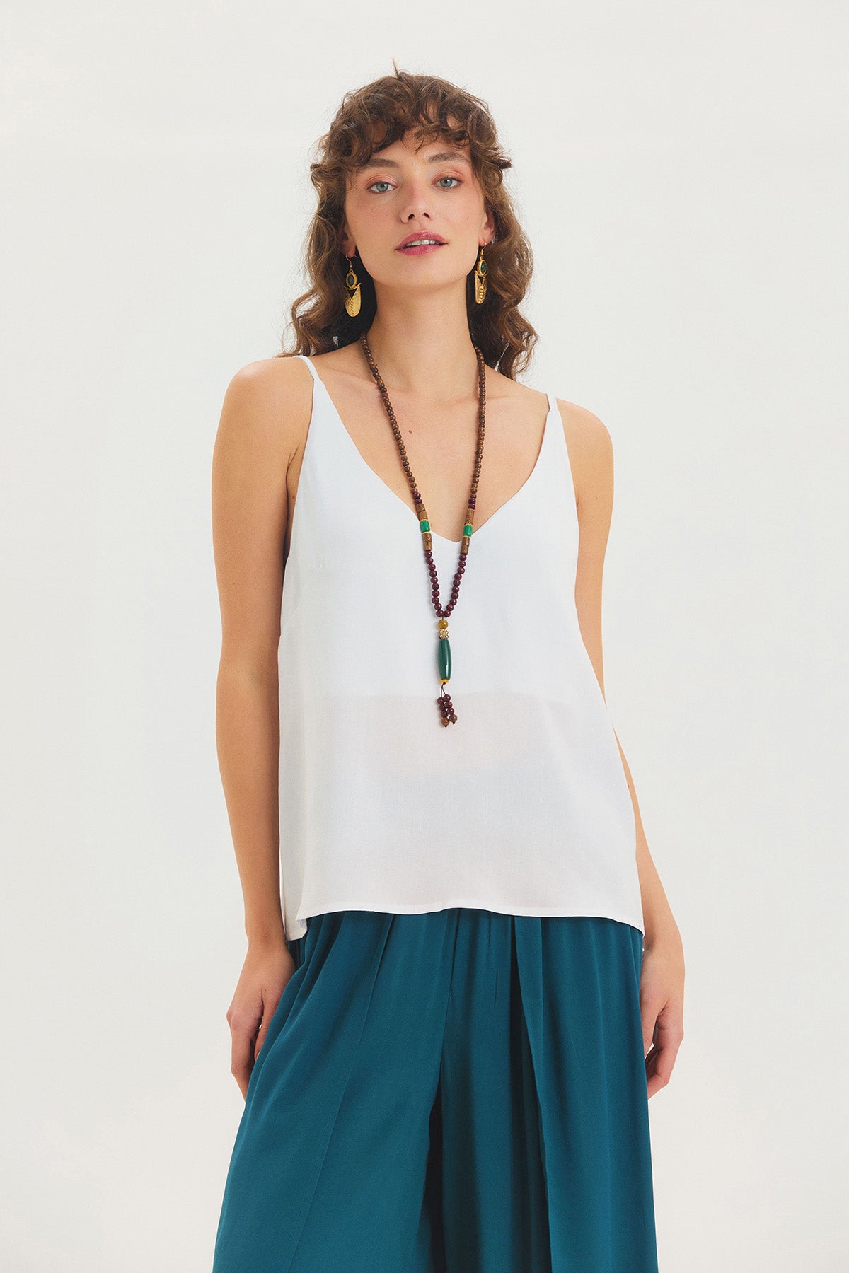 V Yaka Minimal Askılı Bluz Beyaz