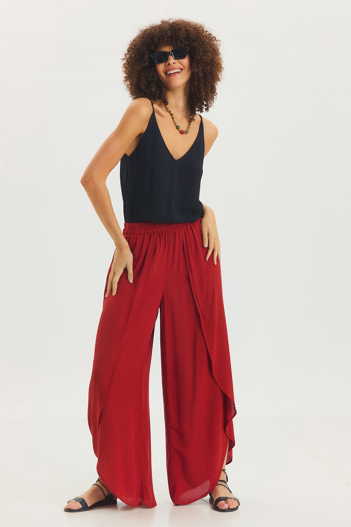 V Yaka Minimal Askılı Bluz Siyah