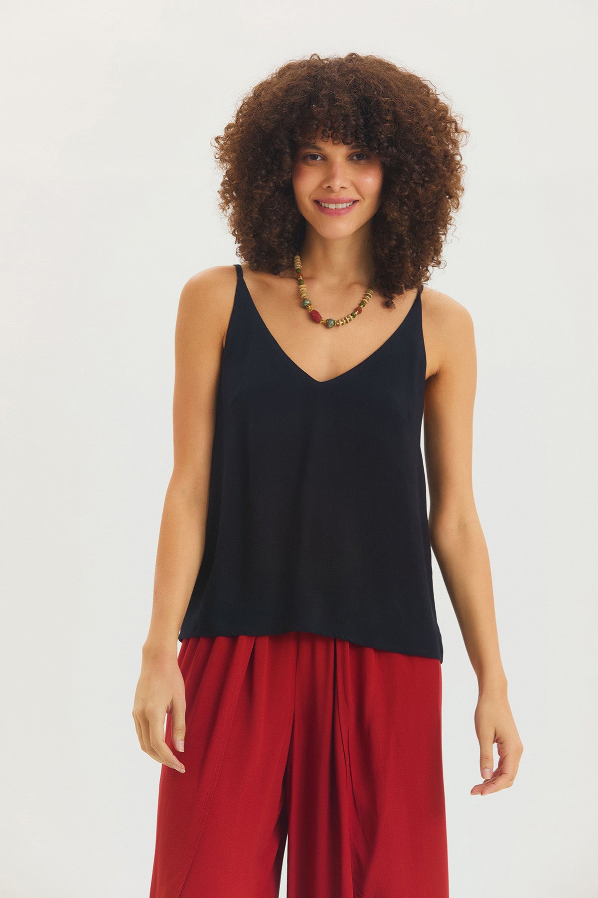 V Yaka Minimal Askılı Bluz Siyah