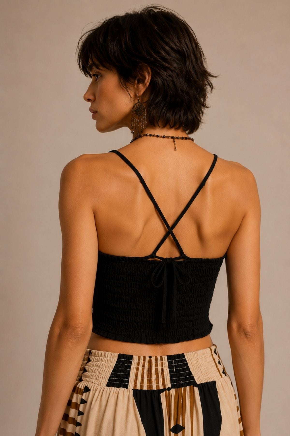 V Yaka Askılı Crop Top Düz Siyah