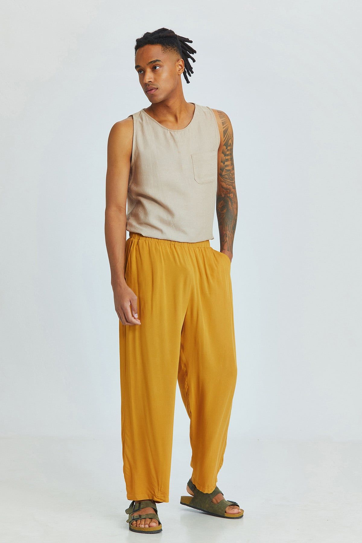 Relaxed Fit Dökümlü Erkek Pantolon Sarı