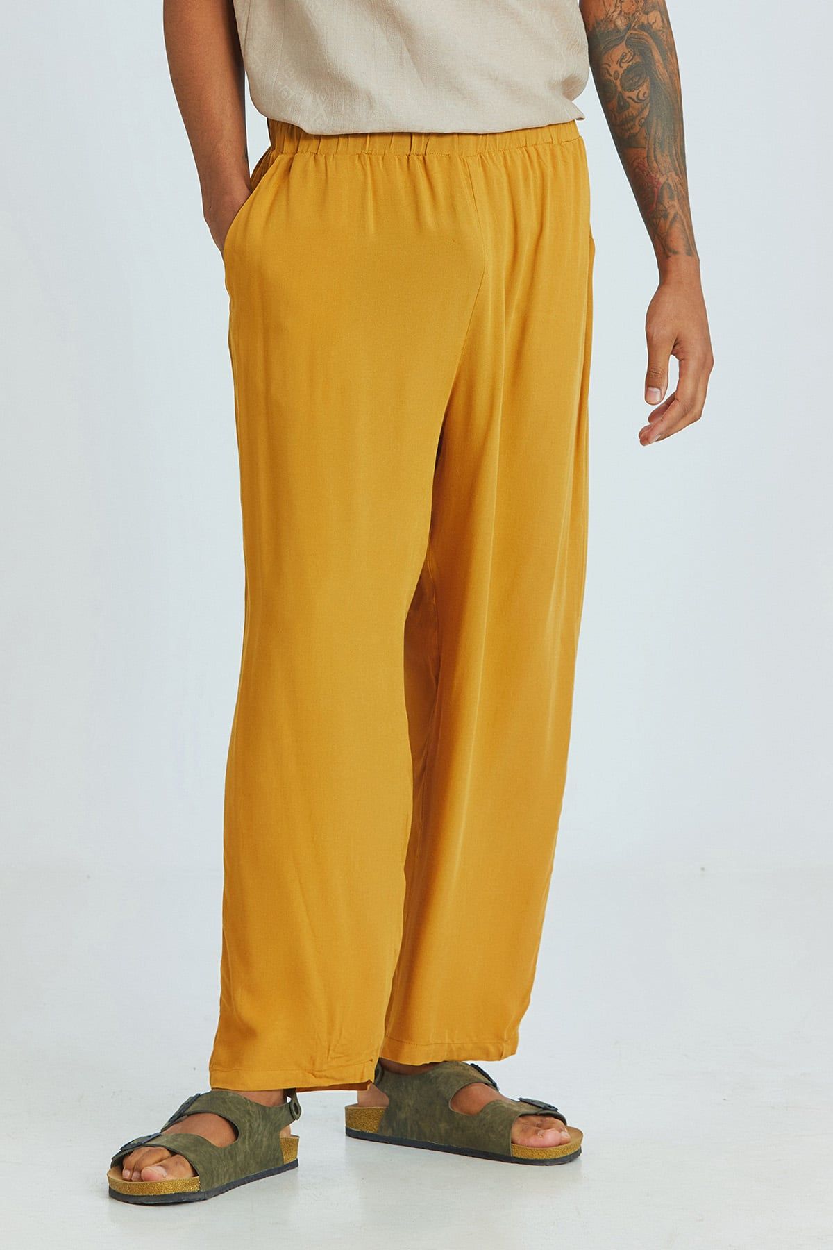 Relaxed Fit Dökümlü Erkek Pantolon Sarı
