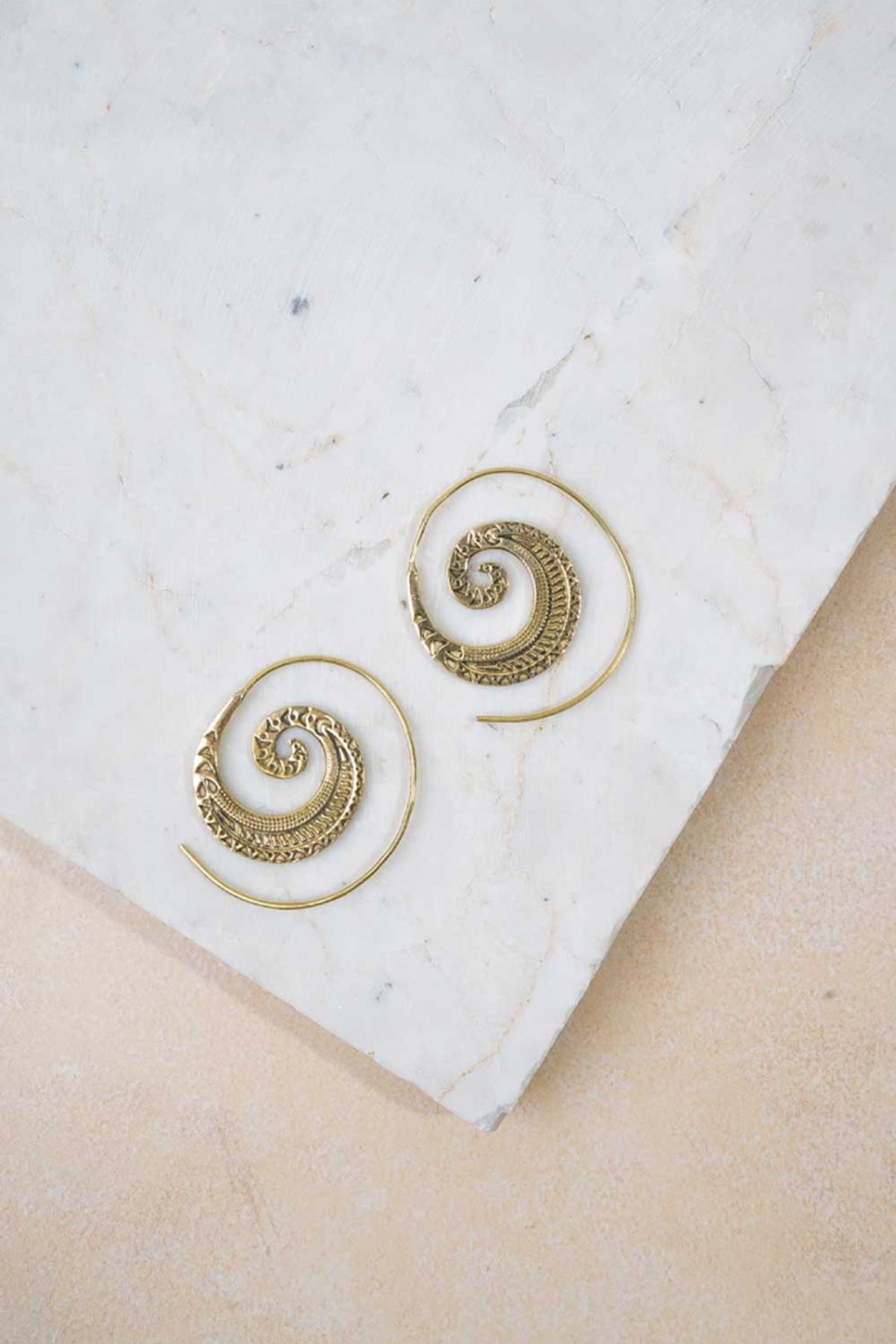 Etnik Desenli Spiral Pirinç Küpe Mix