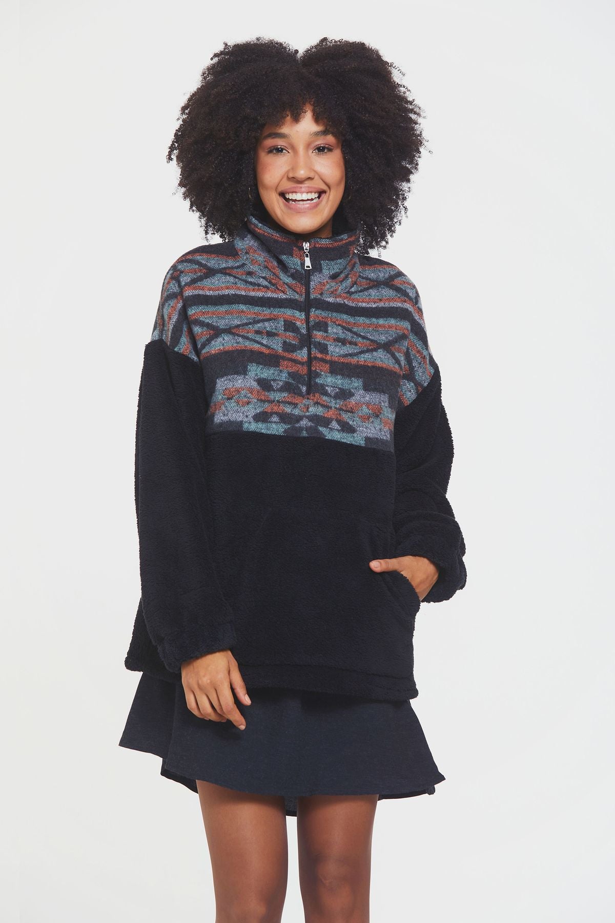 Boğazlı Etnik Desenli Peluş Sweatshirt Siyah