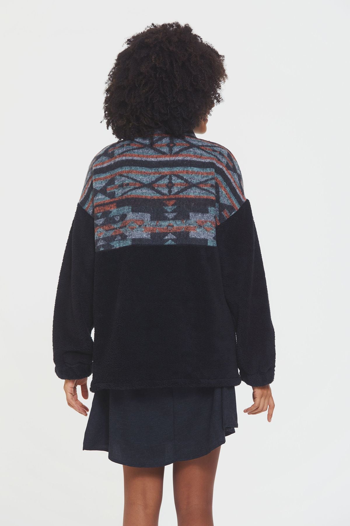 Boğazlı Etnik Desenli Peluş Sweatshirt Siyah