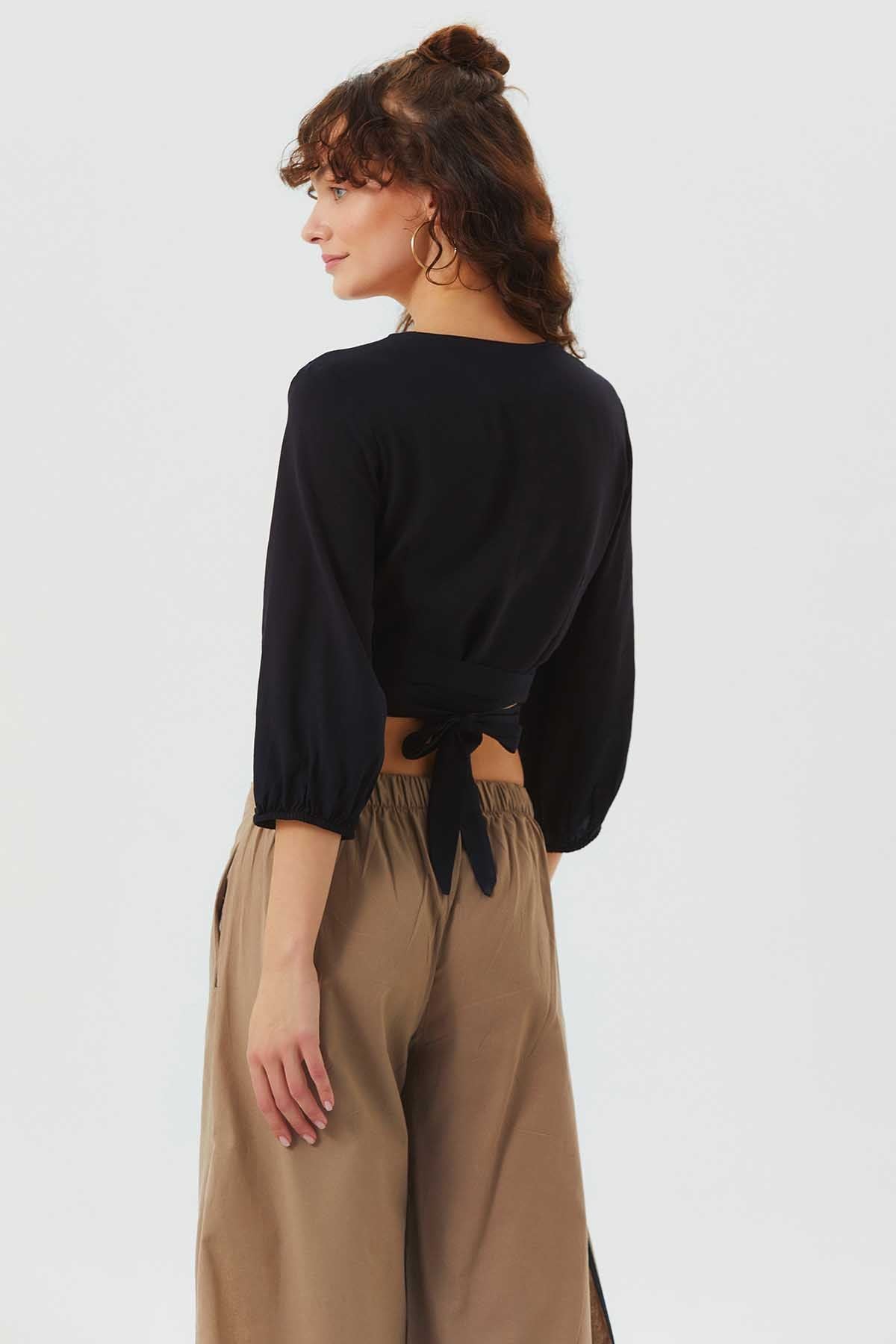 Düğüm Detaylı Pencereli Bohem Crop Bluz Siyah