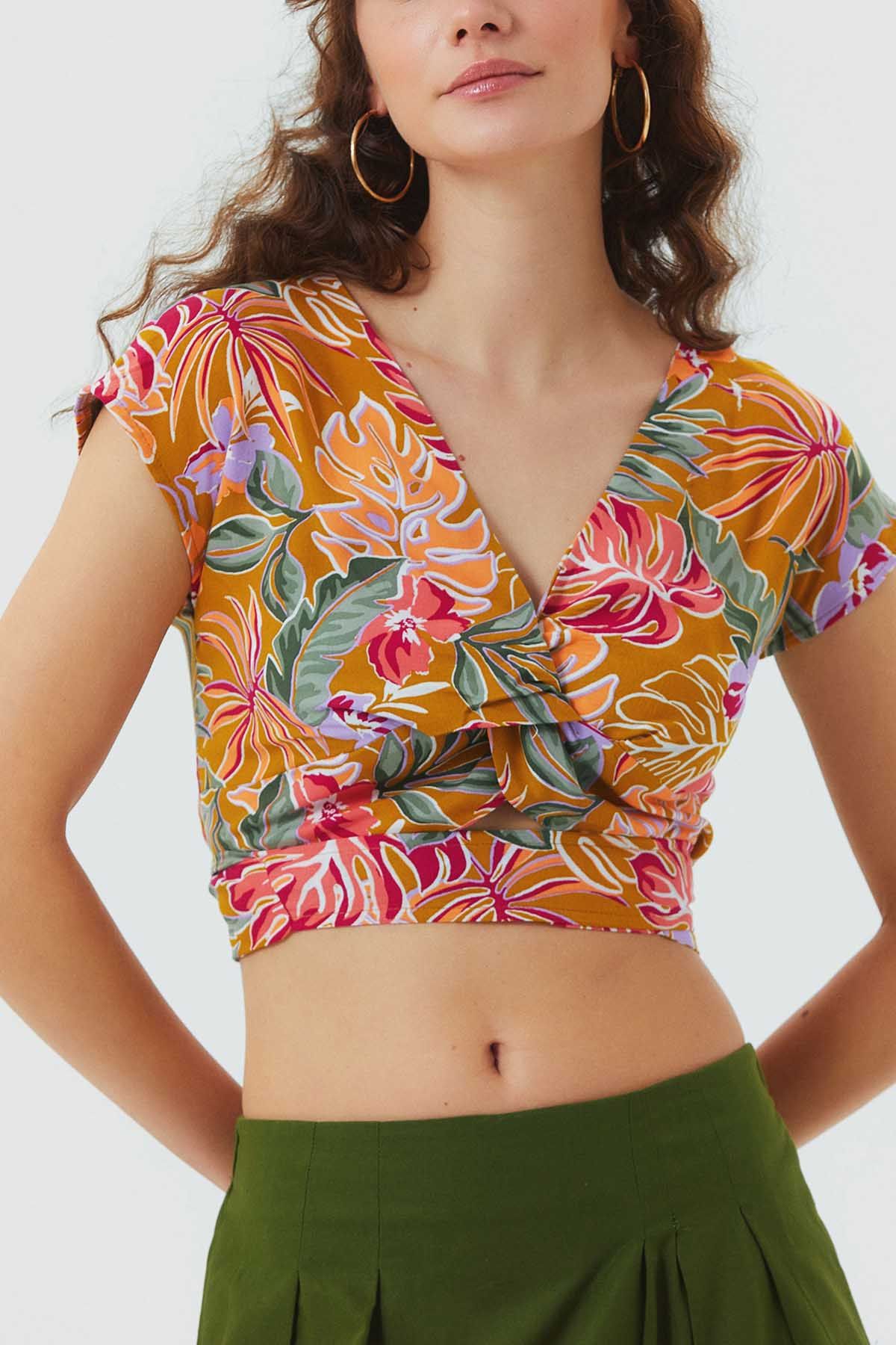 Desenli Sırt Detaylı Bağlamalı Bohem Crop Bluz Hardal
