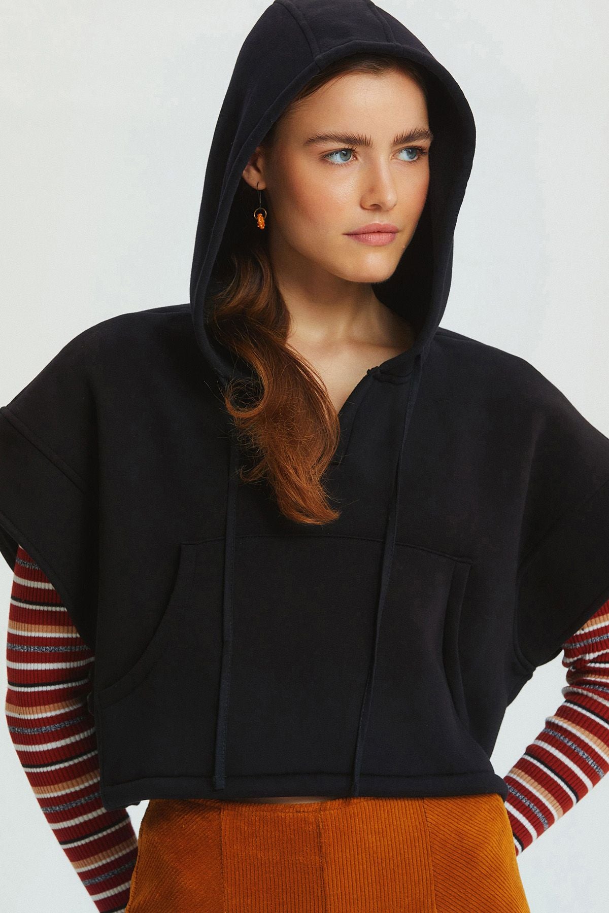 Kapüşonlu Pamuklu Crop Sweatshirt Siyah