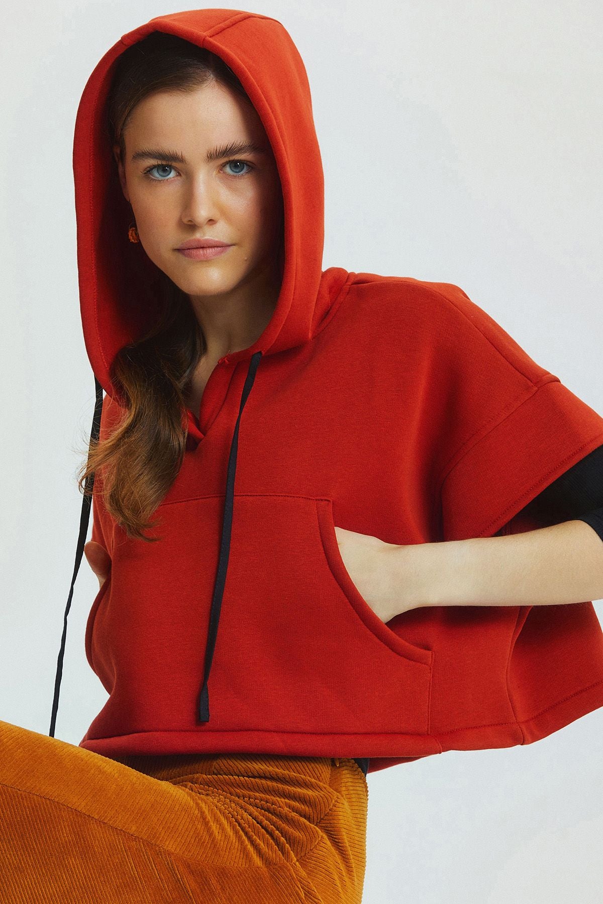 Kapüşonlu Pamuklu Crop Sweatshirt Turuncu