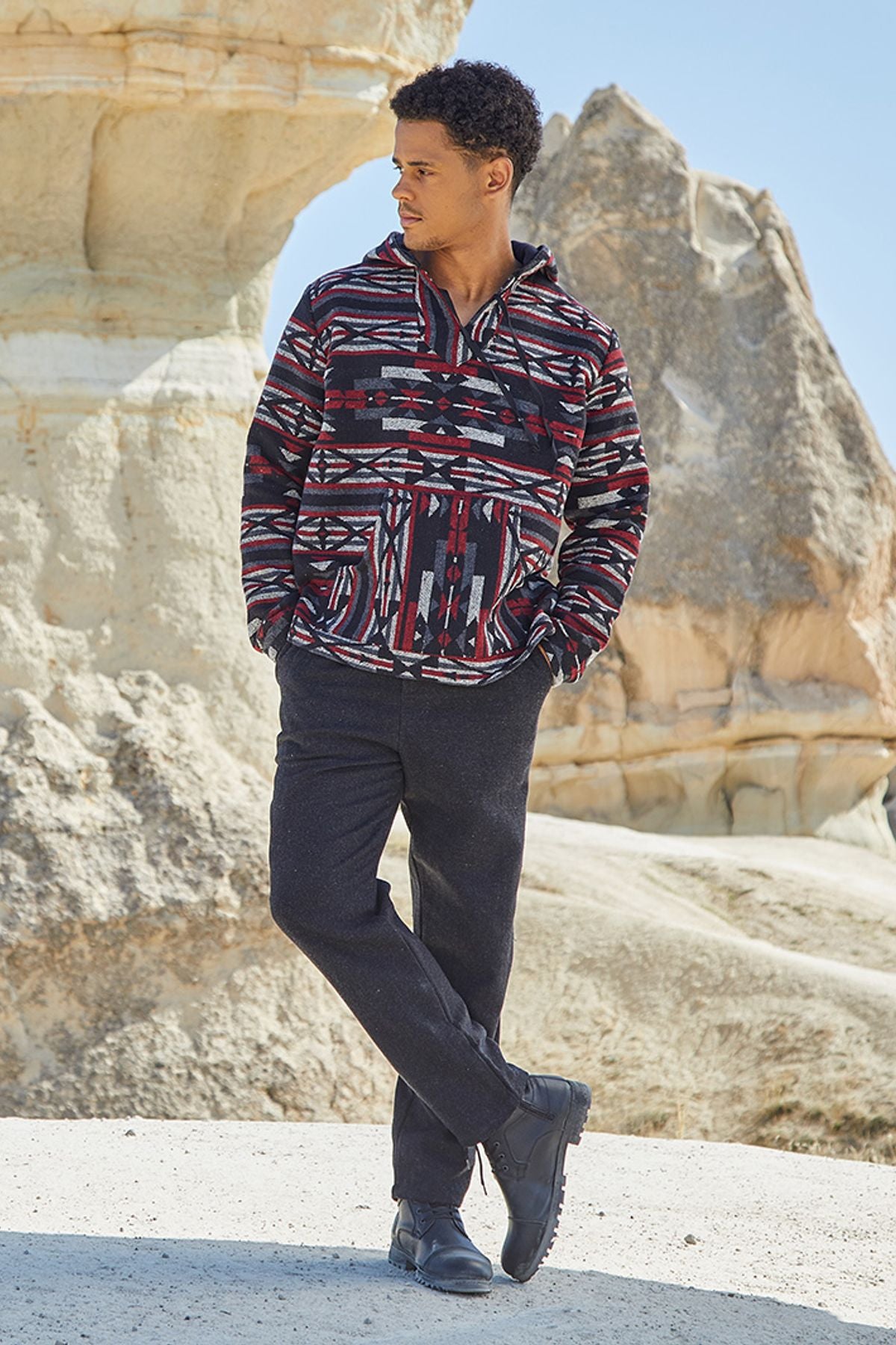 Etnik Desenli Kapüşonlu Sweatshirt Siyah