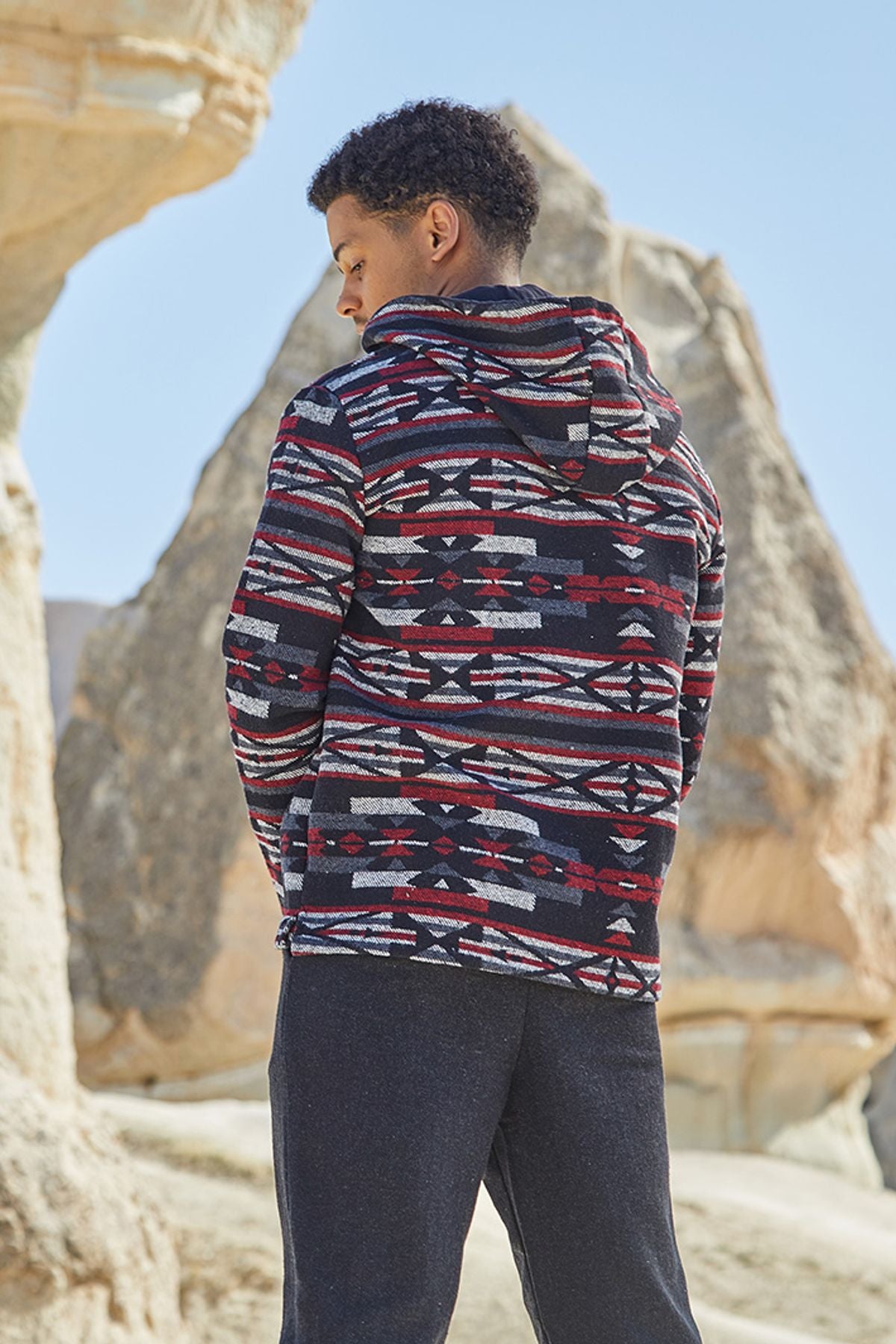Etnik Desenli Kapüşonlu Sweatshirt Siyah